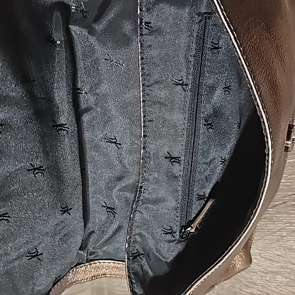 Kenneth Cole Small Bronze Metallic Clutch. - Picture 6 of 7